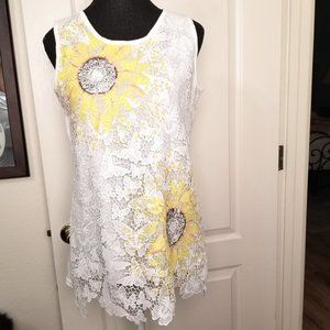 NWT's - Clotheshead Womens Petite Sunflower Sleeveless Tunic Lace Front Size S/P